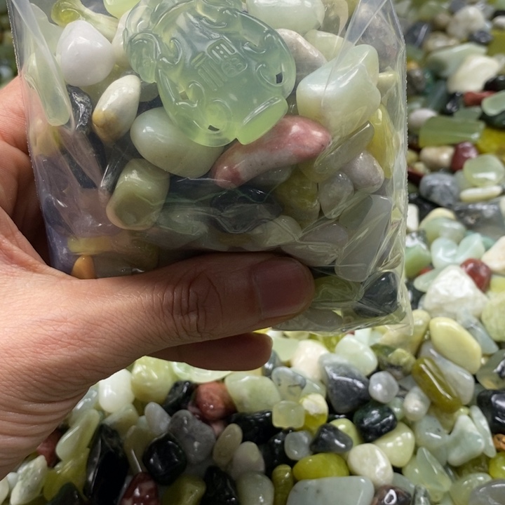 蛇纹石玉鱼缸石未镶嵌