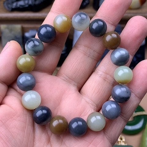 和田玉颈饰未镶嵌