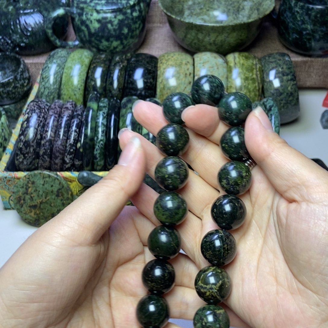 蛇纹石玉未镶嵌手串抖**战