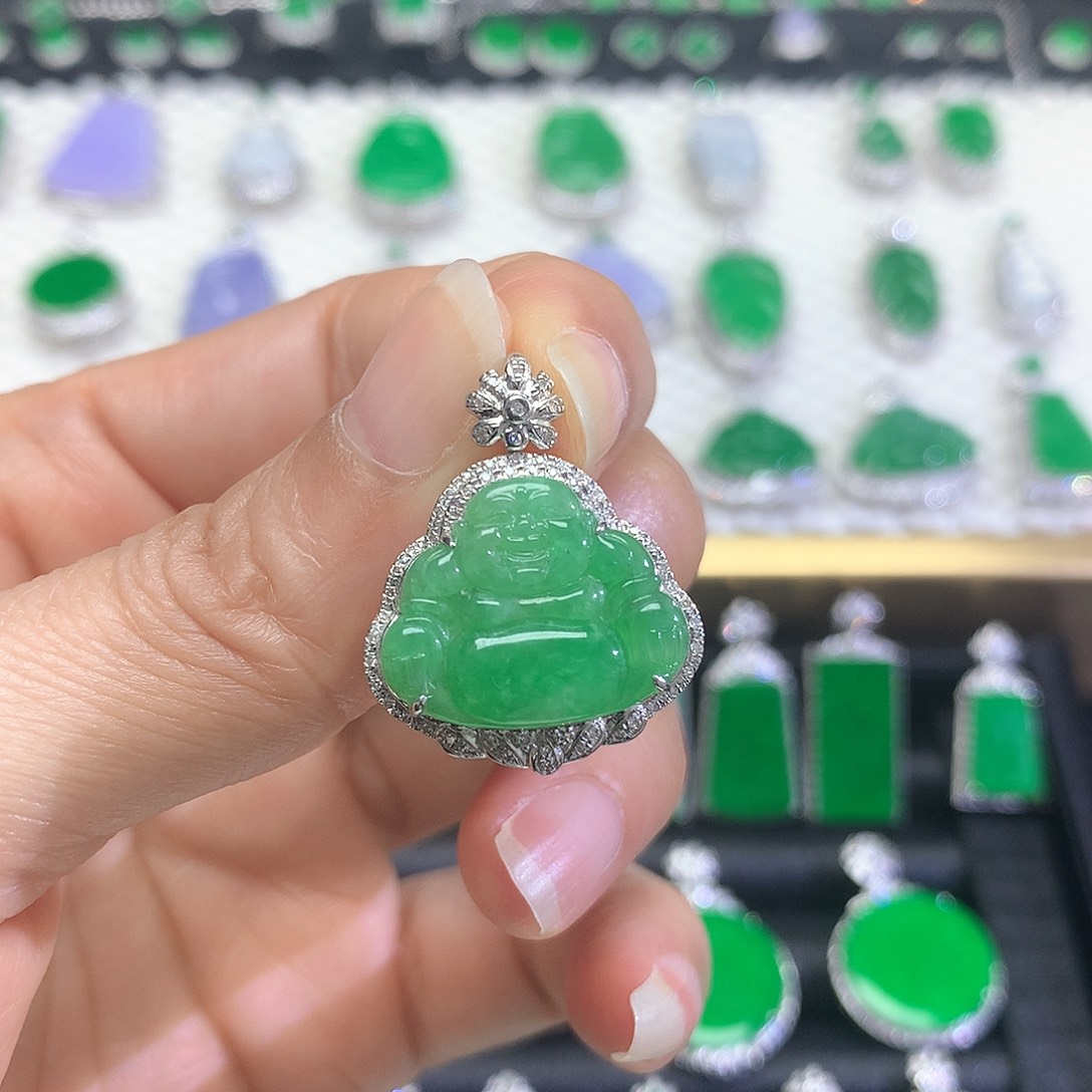 颈饰18K金镶嵌翡翠吊坠