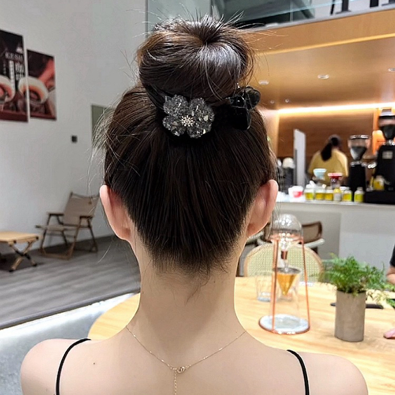 573号一高级感气质百搭四叶草丸子头抓夹