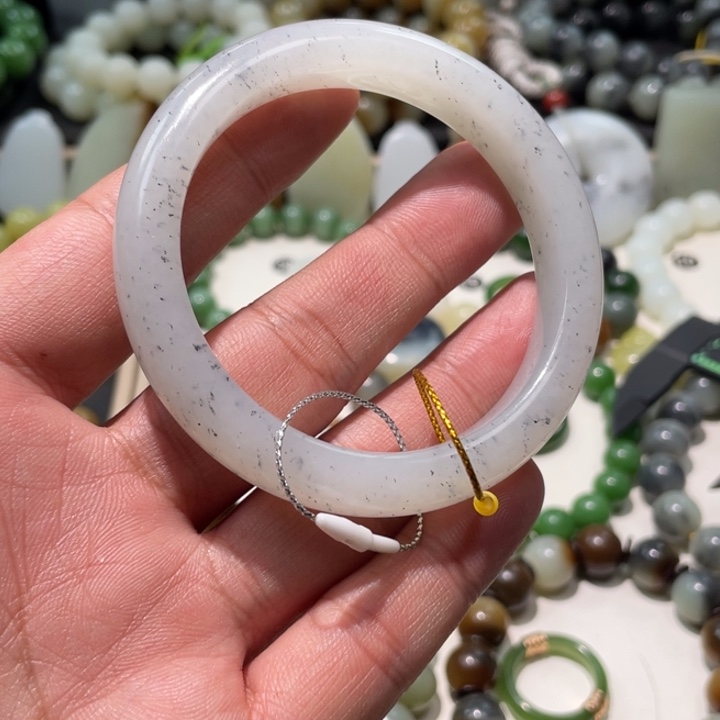 呜***比和田玉未镶嵌手镯青花卡57圈口