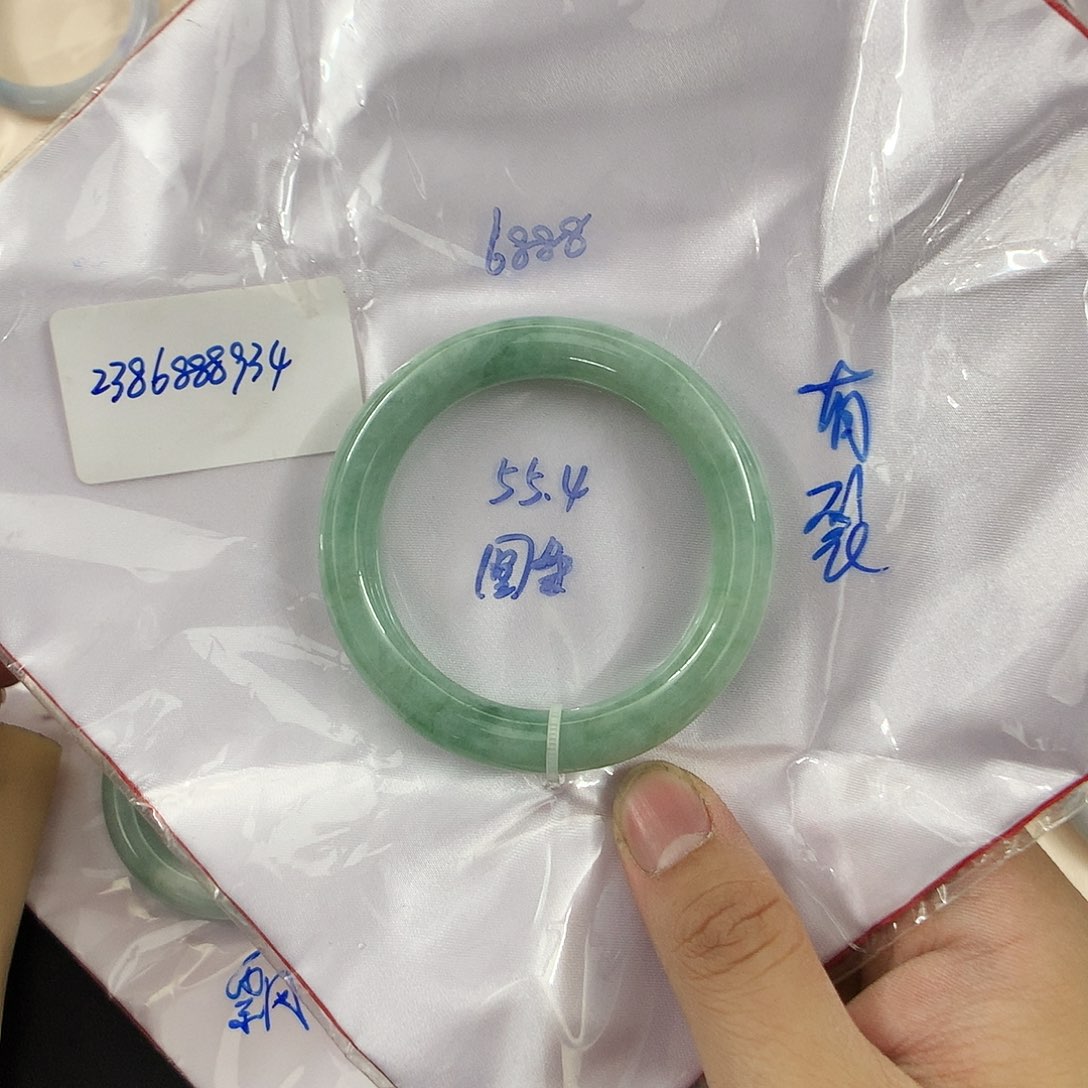 翡翠手镯未镶嵌天然缅甸翡翠手镯