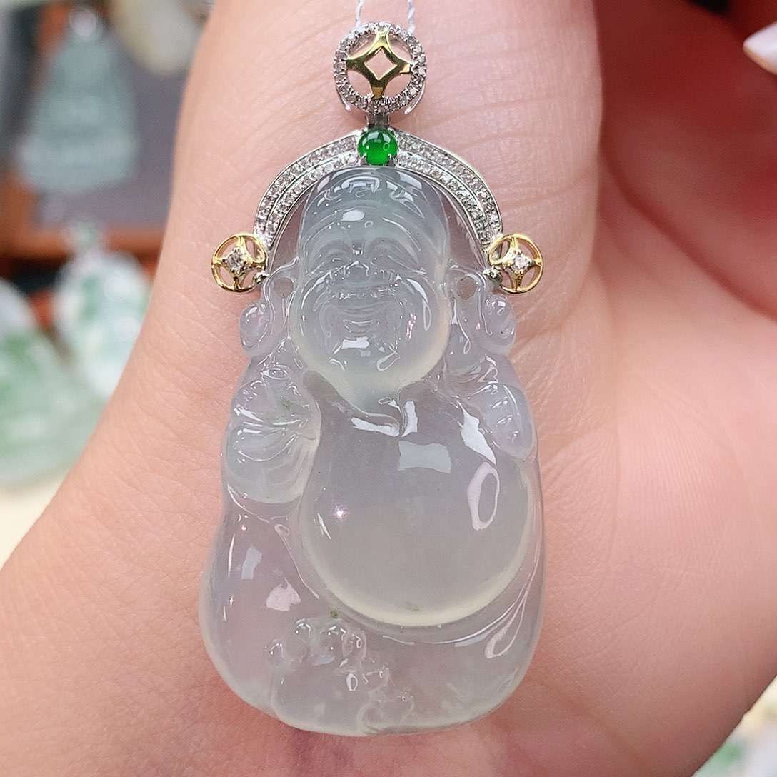 颈饰18K金镶嵌翡翠财神爷