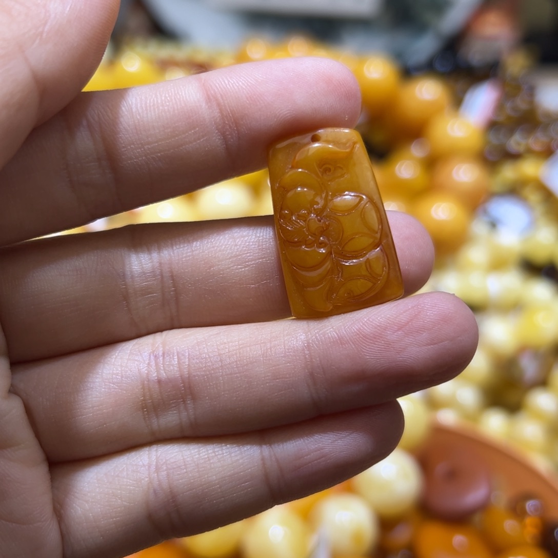 琥珀珠宝奇石未镶嵌