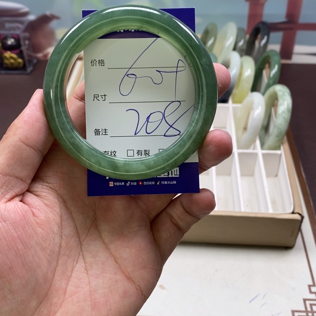 蛇纹石玉手镯未镶嵌