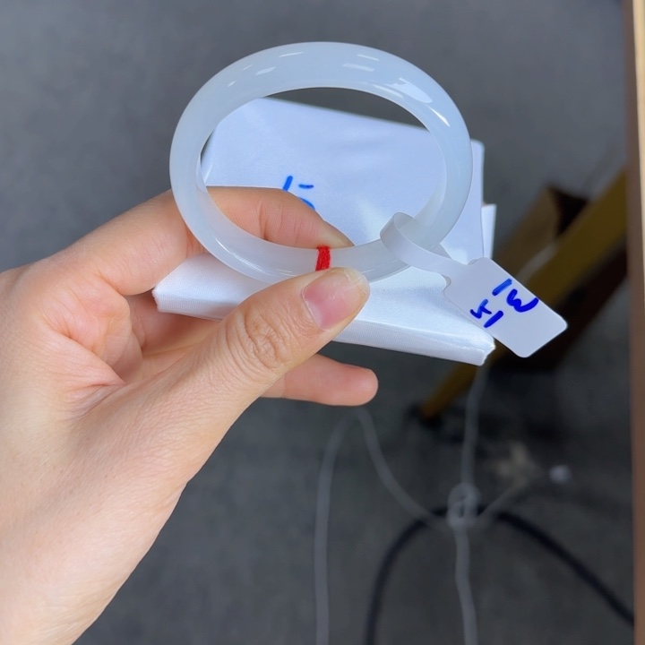 未镶嵌手镯翡翠翡翠手镯。贵妃