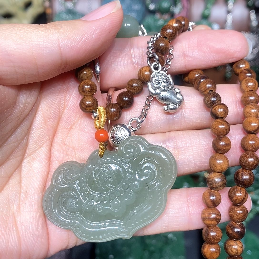 颈饰未镶嵌和田玉（糖玉）