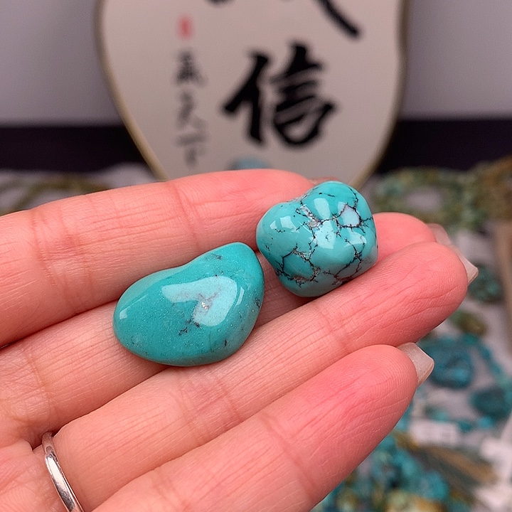 朵***蹄绿松石未镶嵌随行