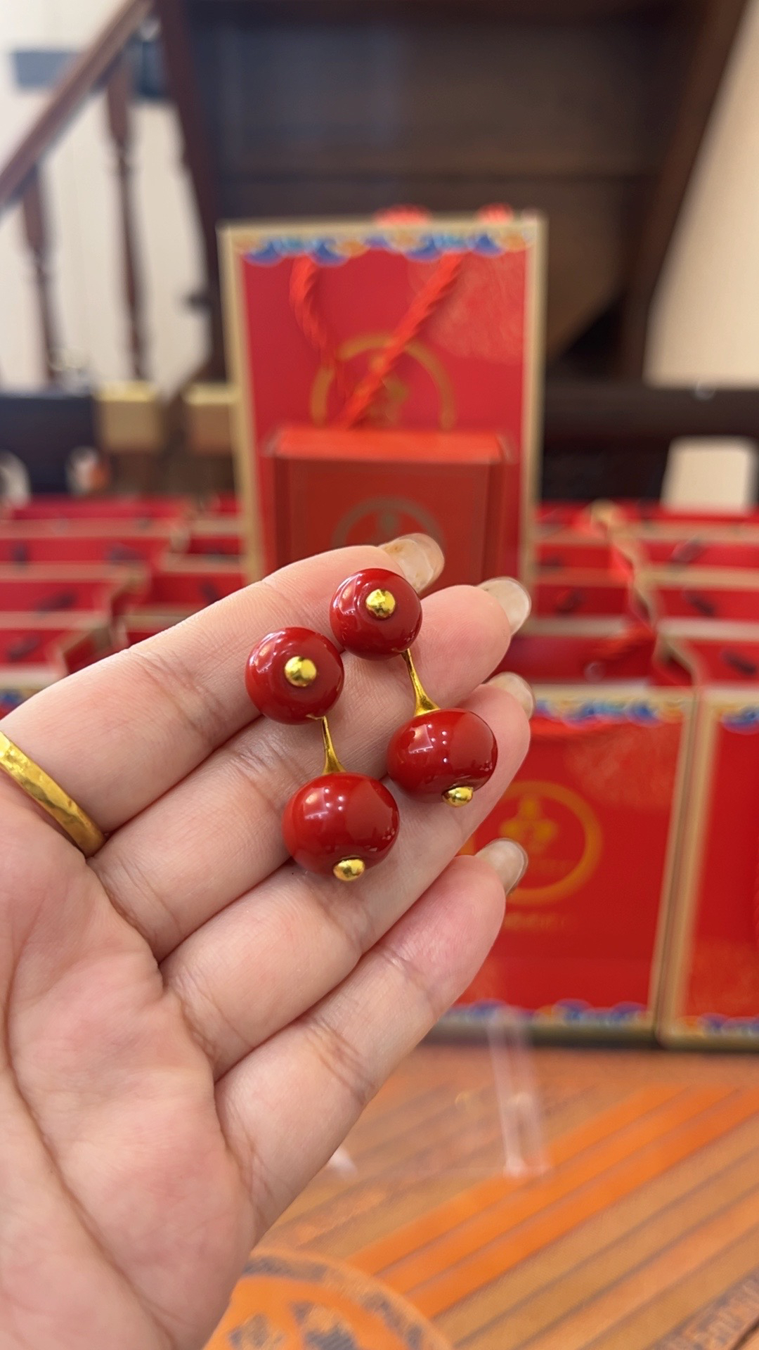 铜合金亚克力耳饰 原创设计手工制作，红色手工优雅气质款耳坠