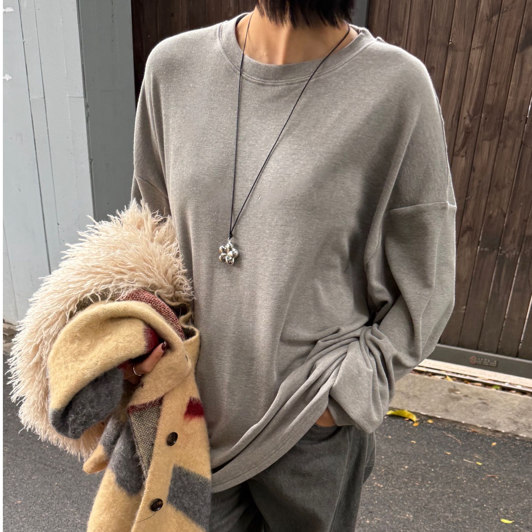 【逸语服饰】2025冬季慵懒风宽松休闲纯色厚款长袖上衣打底T恤25499