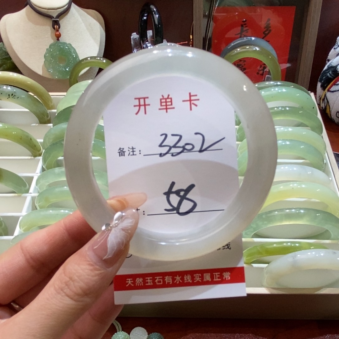 【闪购商品】蛇纹石玉手镯未镶嵌?