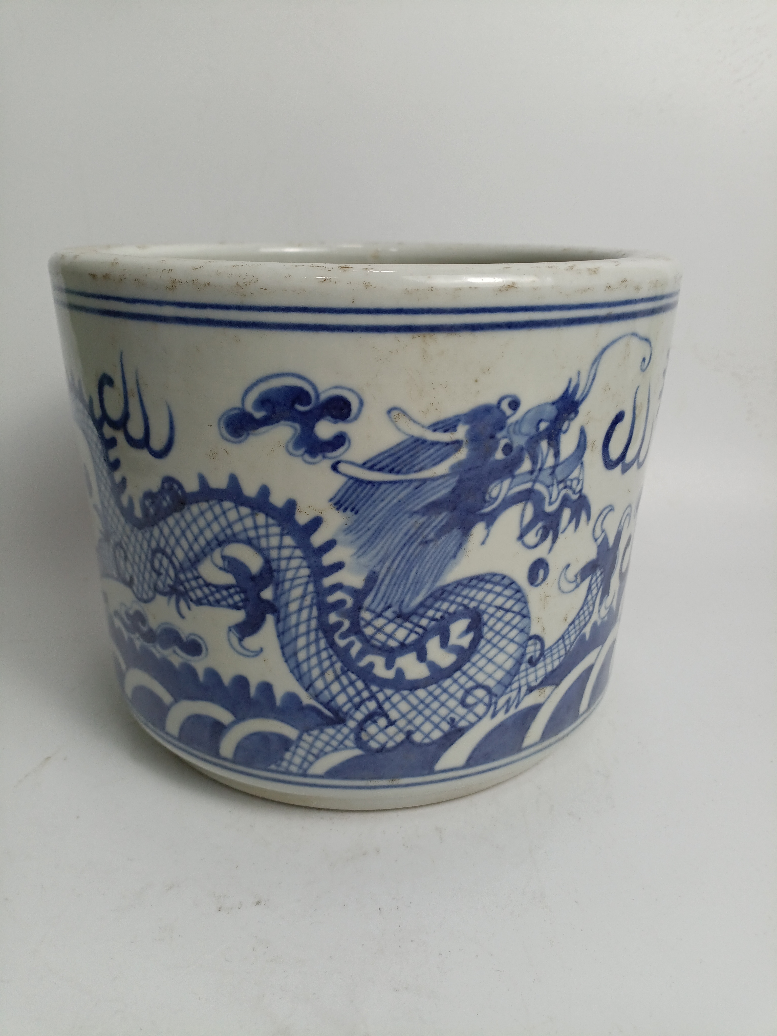 青花双龙戏珠图案陶瓷香炉高15厘米直径18厘米仿古