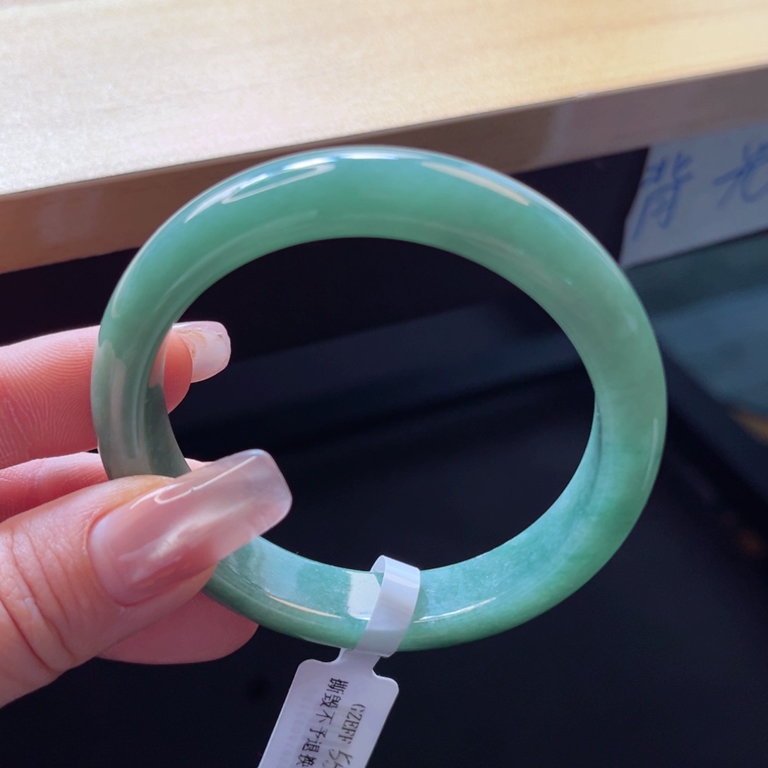 翡翠手镯未镶嵌手镯