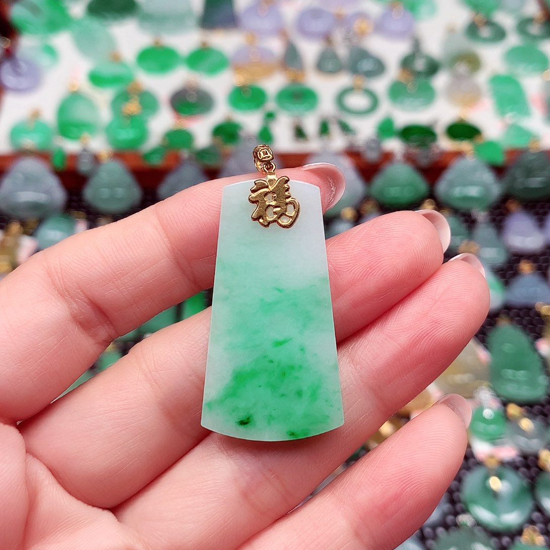 翡翠18K金镶嵌颈饰