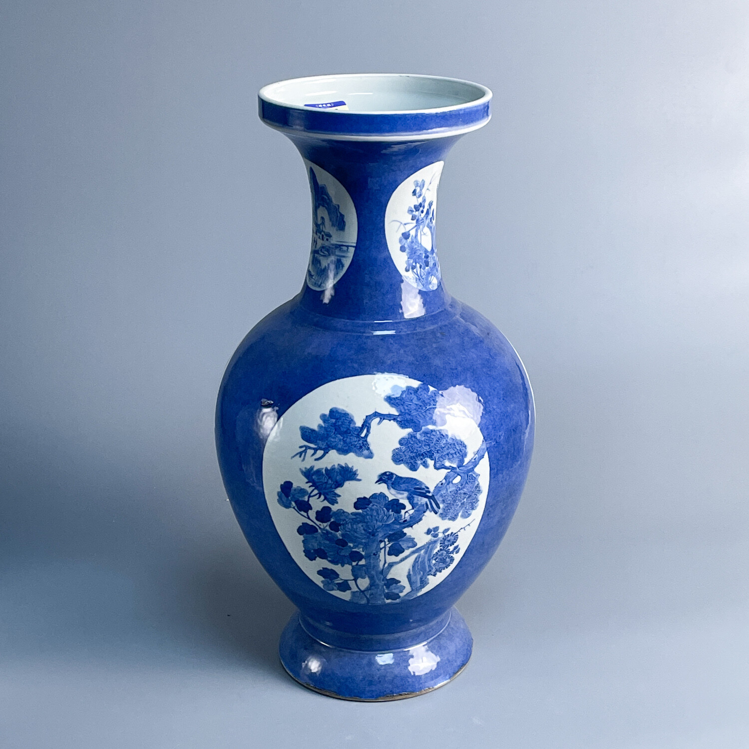 M25KK001888 - 清光绪洒蓝釉开窗人物故事盘口尊