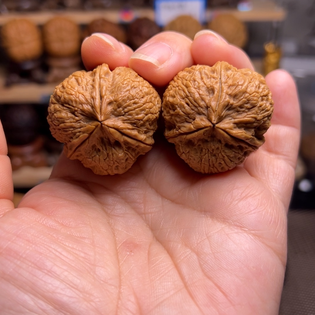 文玩核桃把件10w虎王三棱36尺