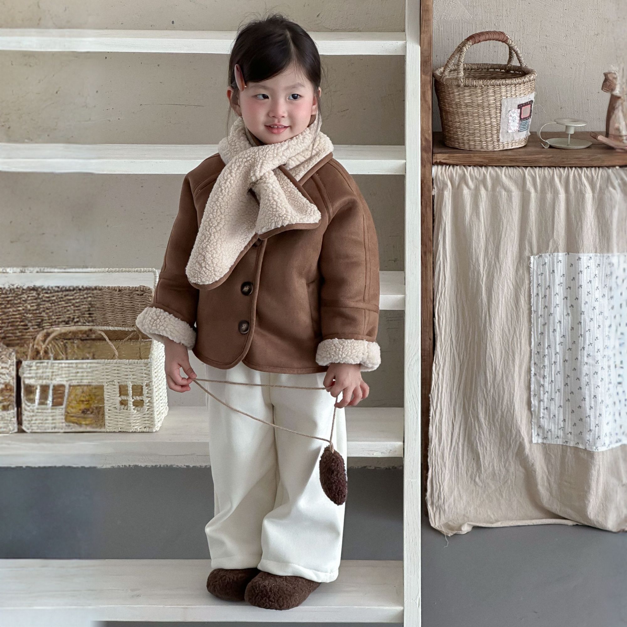 女童加绒外套冬季新款加厚皮毛一体亲子装麂皮绒厚款保暖带围巾