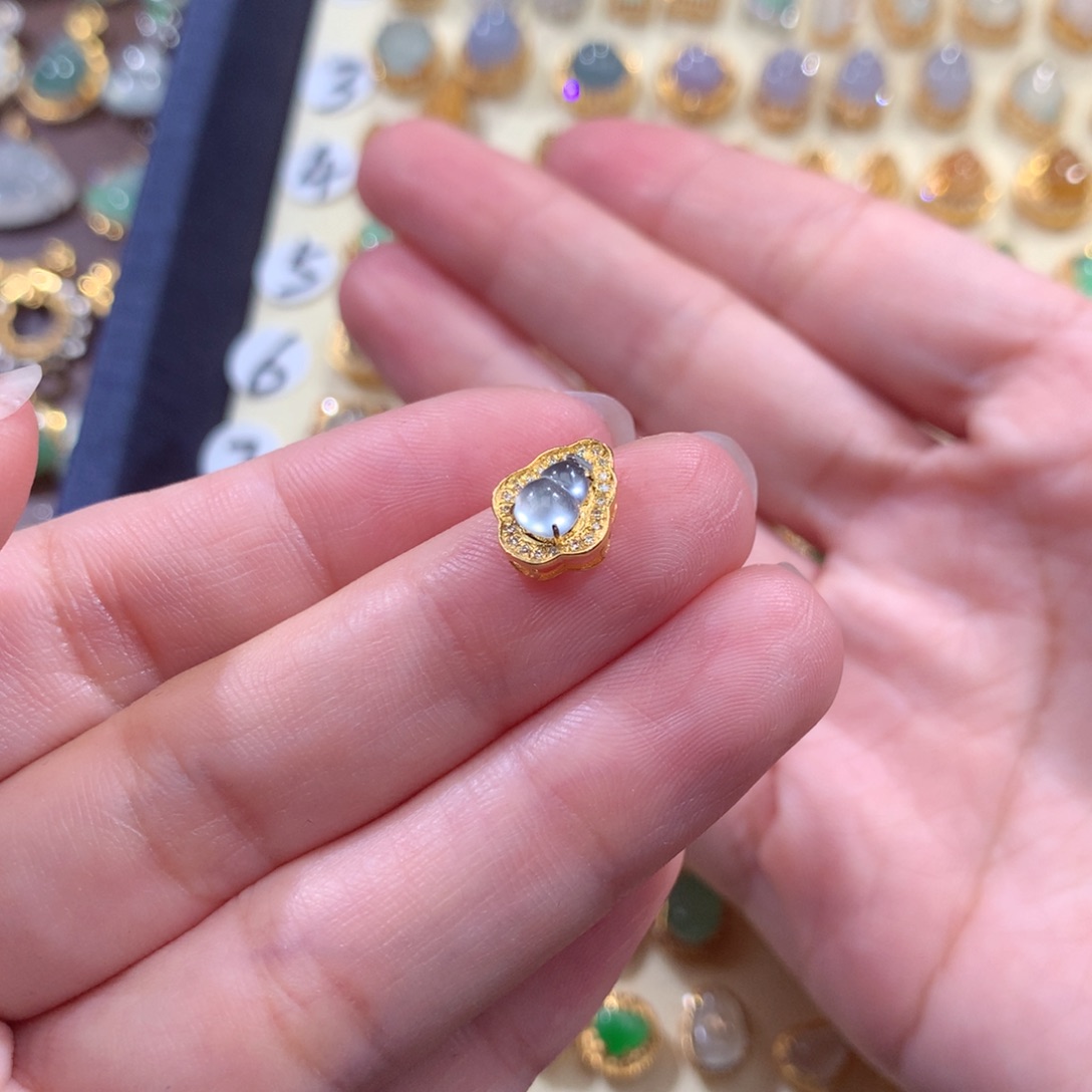 你****翡翠18K金镶嵌颈饰翡翠