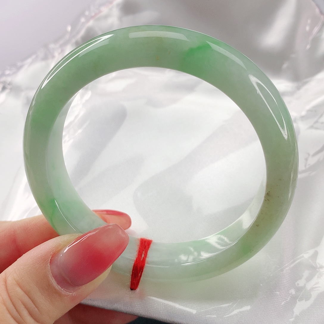 翡翠手镯未镶嵌翡翠097