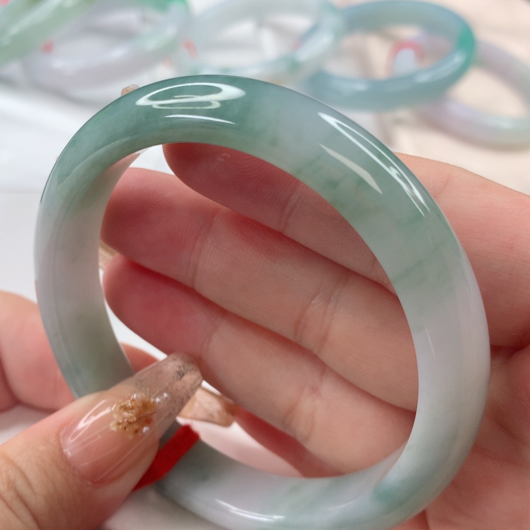 翡翠手镯未镶嵌59圈口