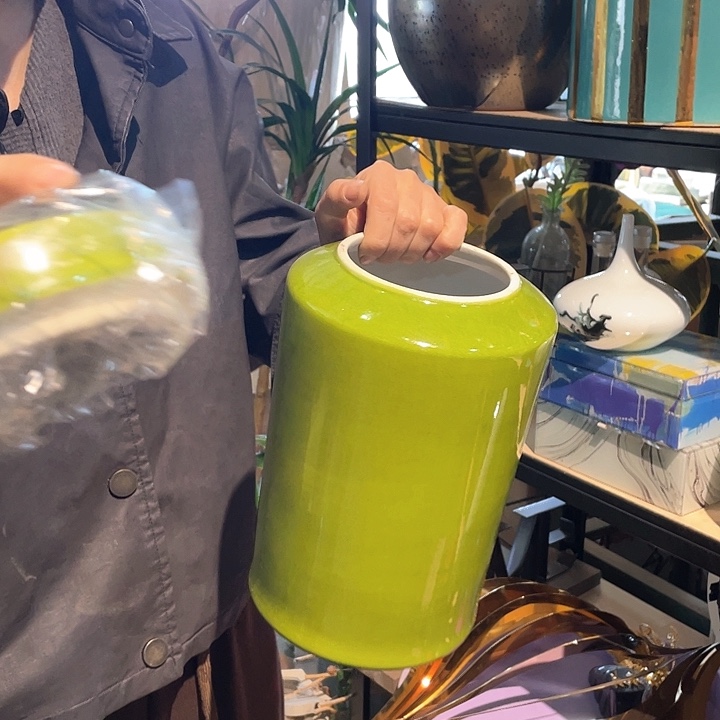 陶瓷花瓶，仿真绿植。