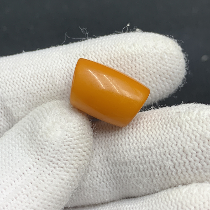 Q1245保真原矿俄料尺寸11.4*17.2mm蜜蜡单颗马蹄斜切顶珠微瑕放漏