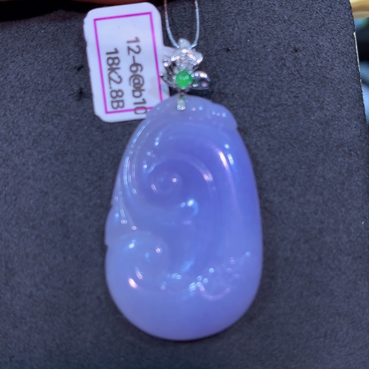 翡翠18K金镶嵌颈饰翡翠