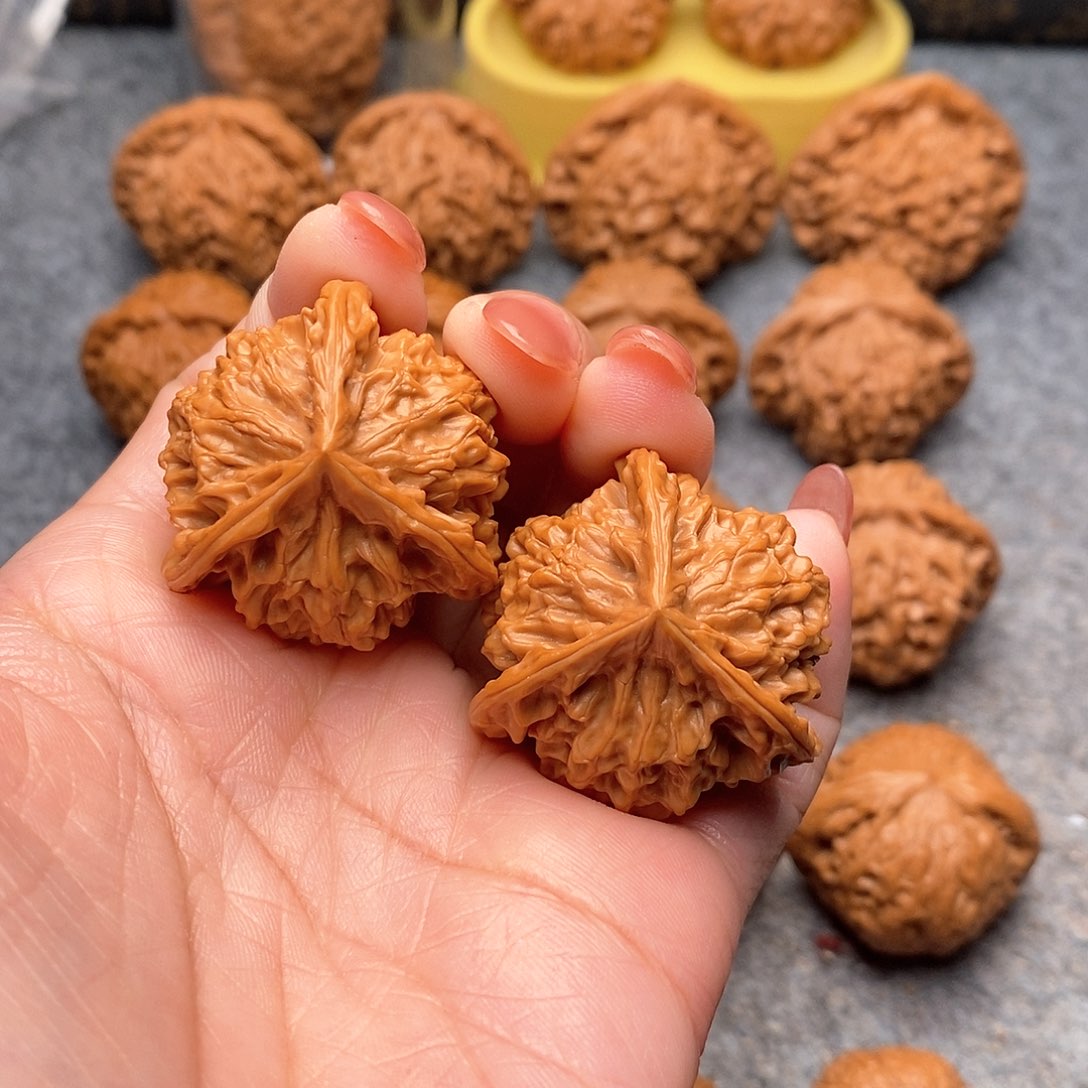 文玩核桃把件精品盘山三棱36全品