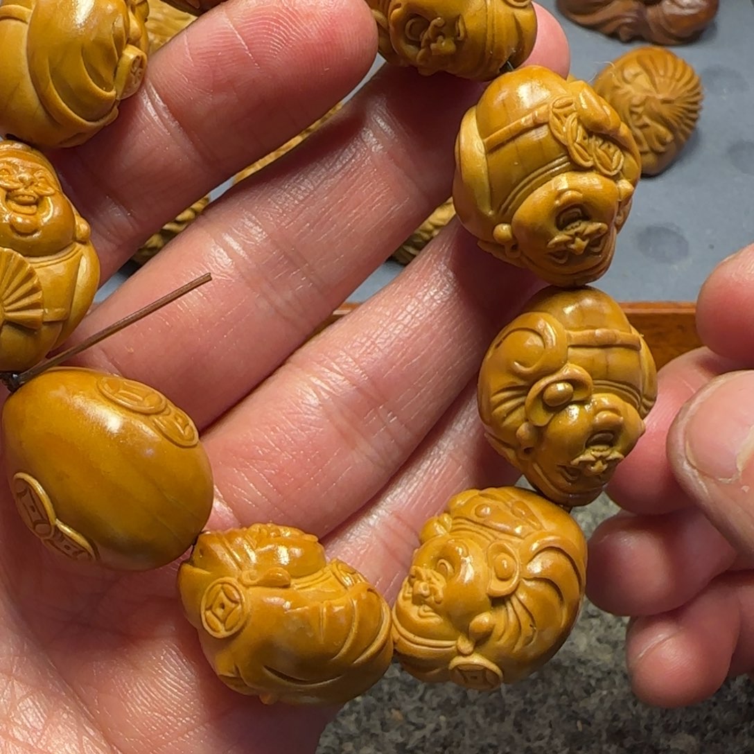 橄榄核吊坠财神呀呀