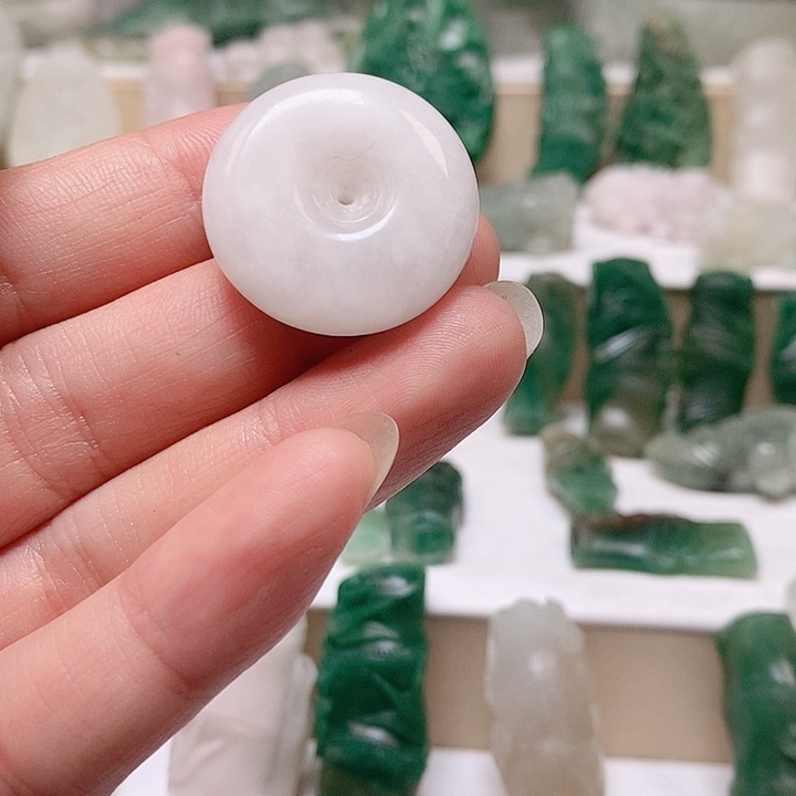 独山玉未镶嵌颈饰