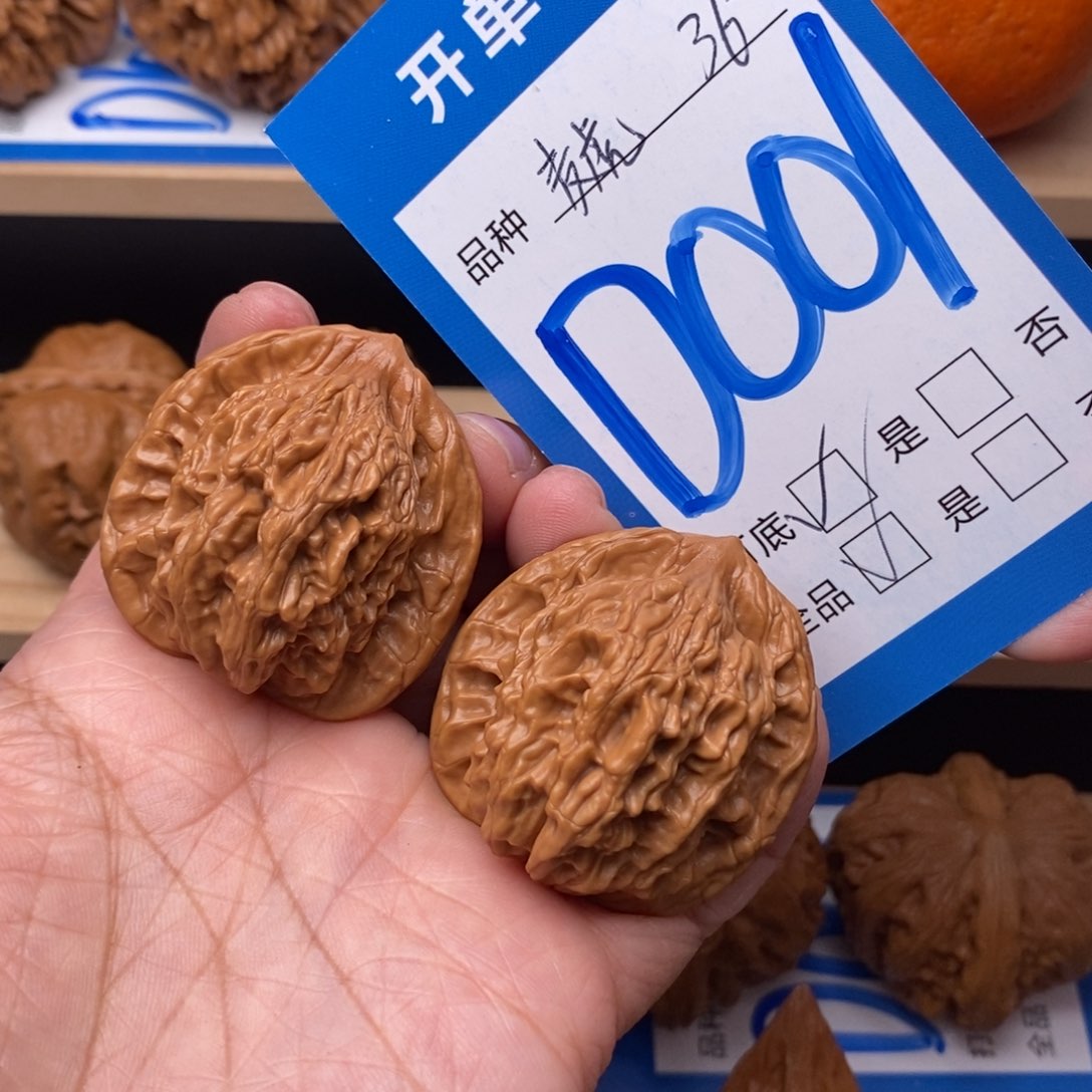 文玩核桃吊坠麦穗虎头