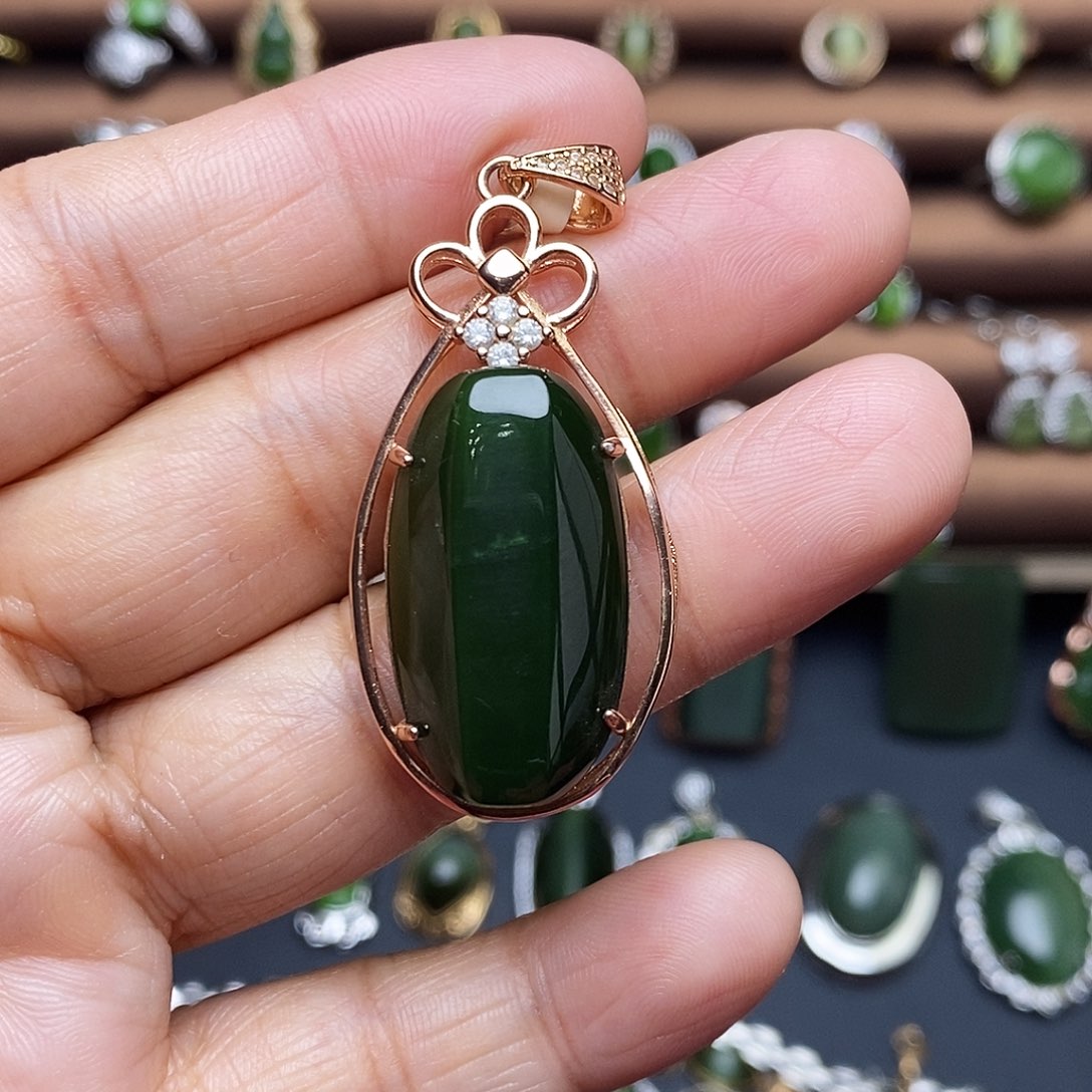 吊坠(不含链)未镶嵌和田玉（碧玉）