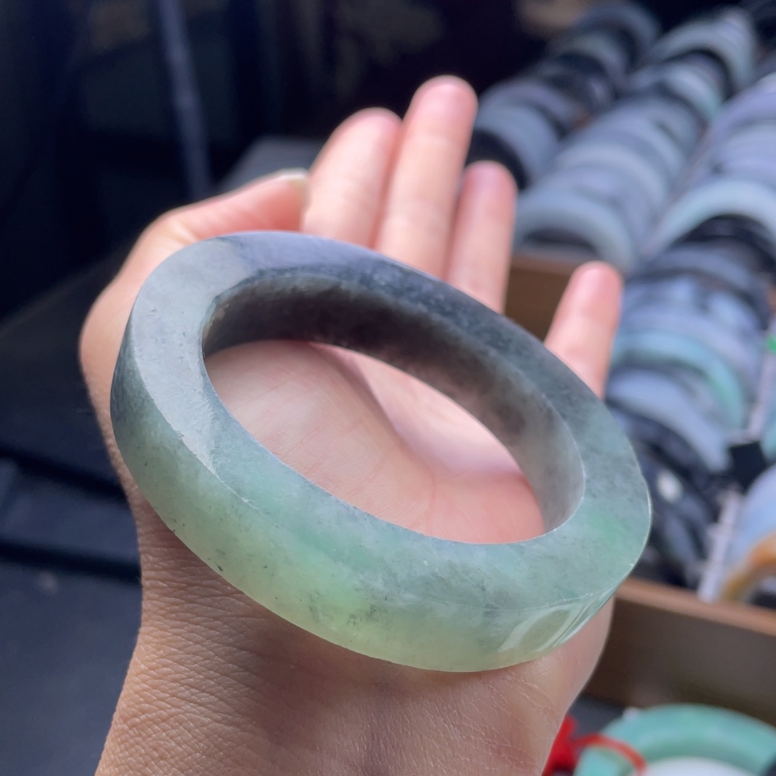 定制翡翠未镶嵌翡翠手镯