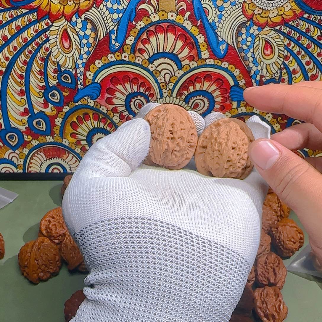 文玩核桃吊坠一代云雾山