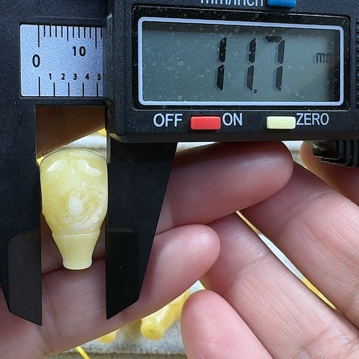 任***行蜜蜡未镶嵌裸石25杂