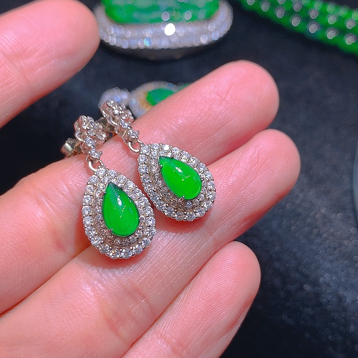 【闪购商品】翡翠颈饰银S925镶嵌翡翠