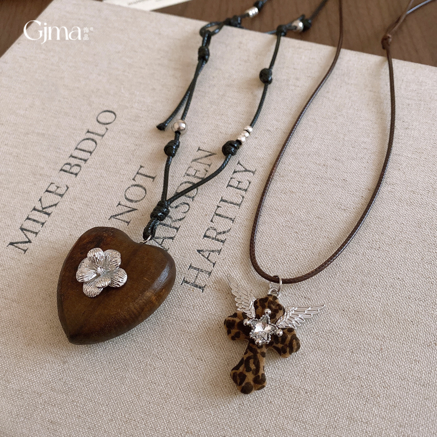 复古美拉德风植绒十字架爱心项链配饰女时尚毛衣链轻奢高级感项饰