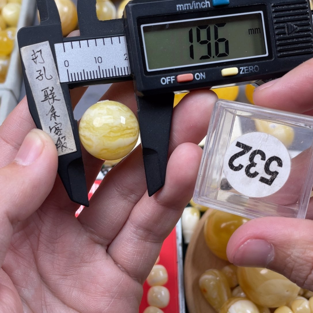 蜜蜡珠宝奇石未镶嵌