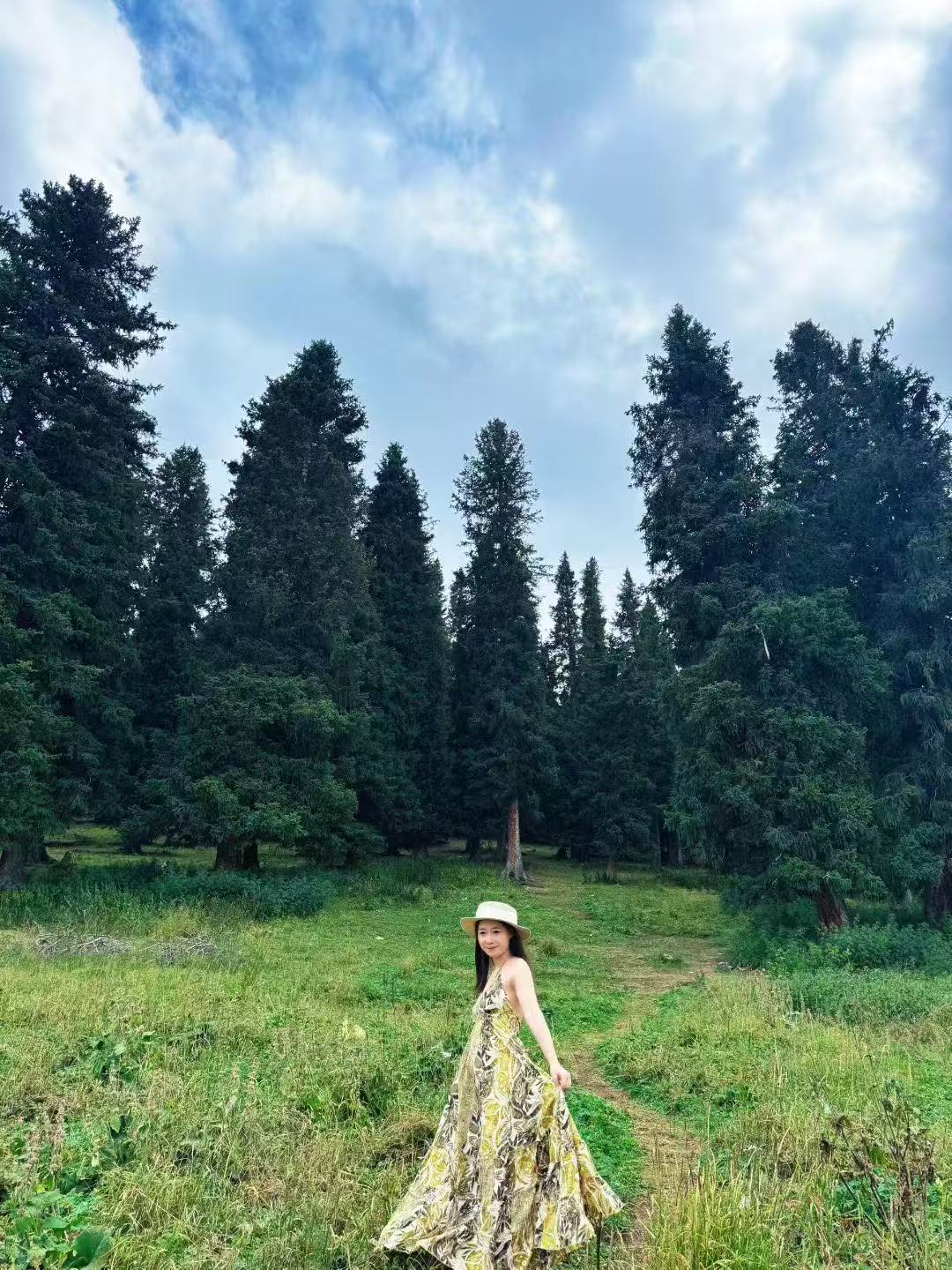 花色很多，私信客服选花色。大V吊带露背长裙夏季显瘦度假气质裙