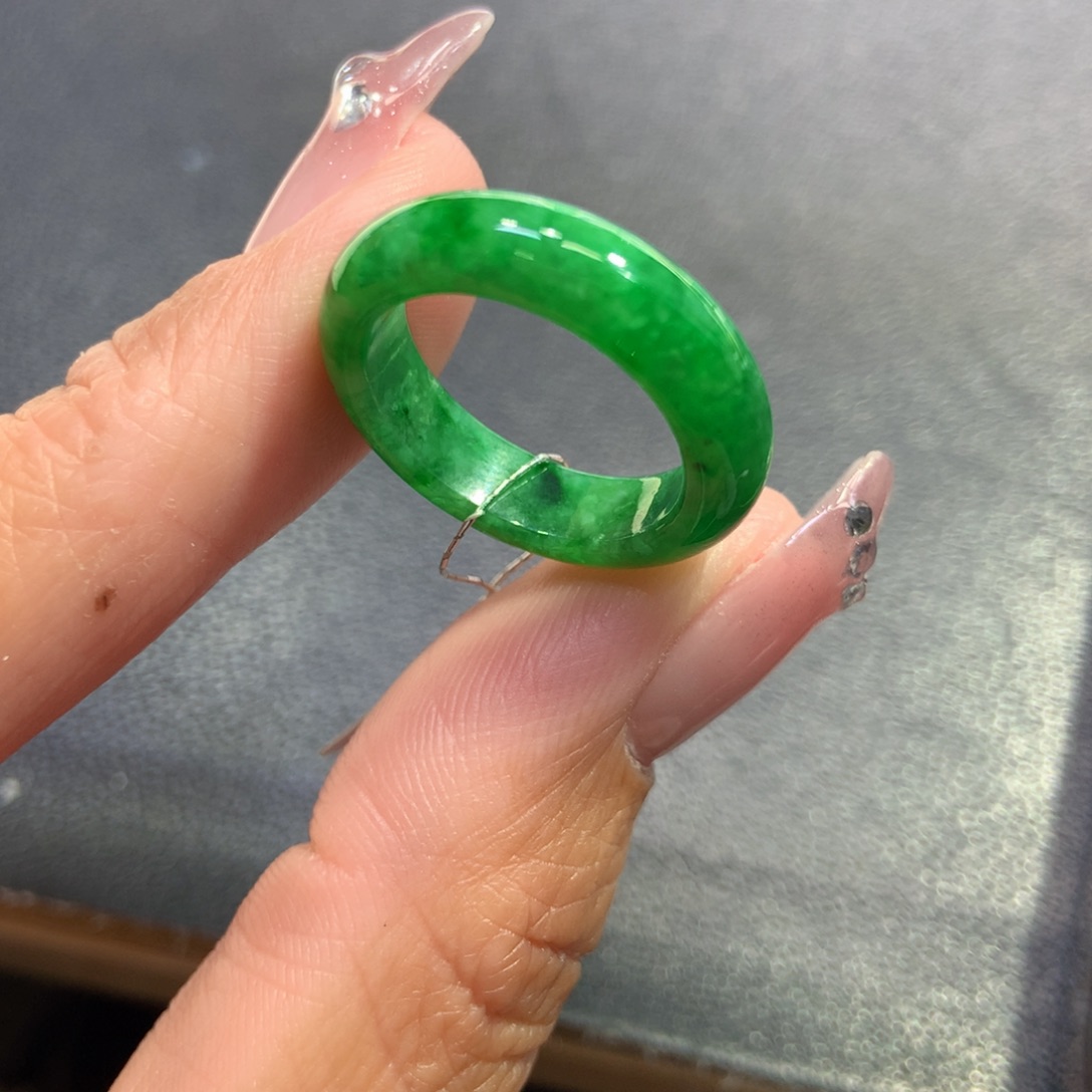 翡翠戒指未镶嵌翡翠