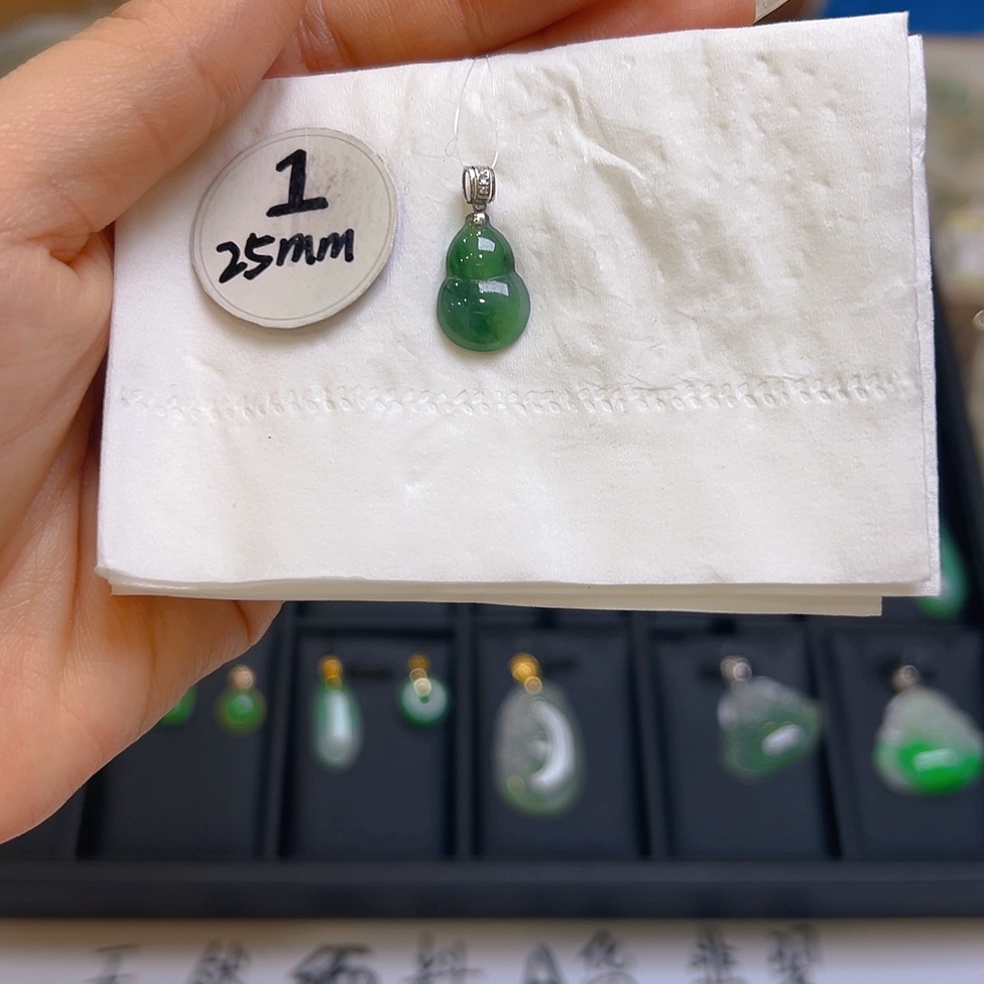 翡翠颈饰18K金镶嵌翡翠