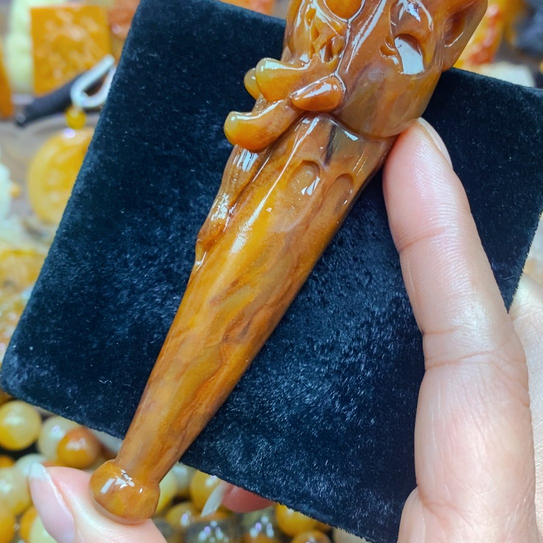 未镶嵌石英质玉（黄龙玉）手链
