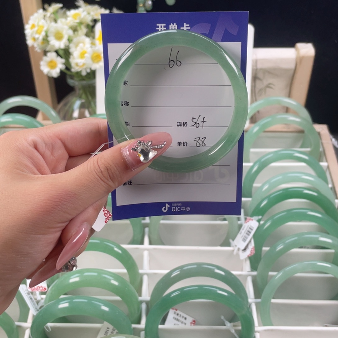 石英质玉手镯未镶嵌