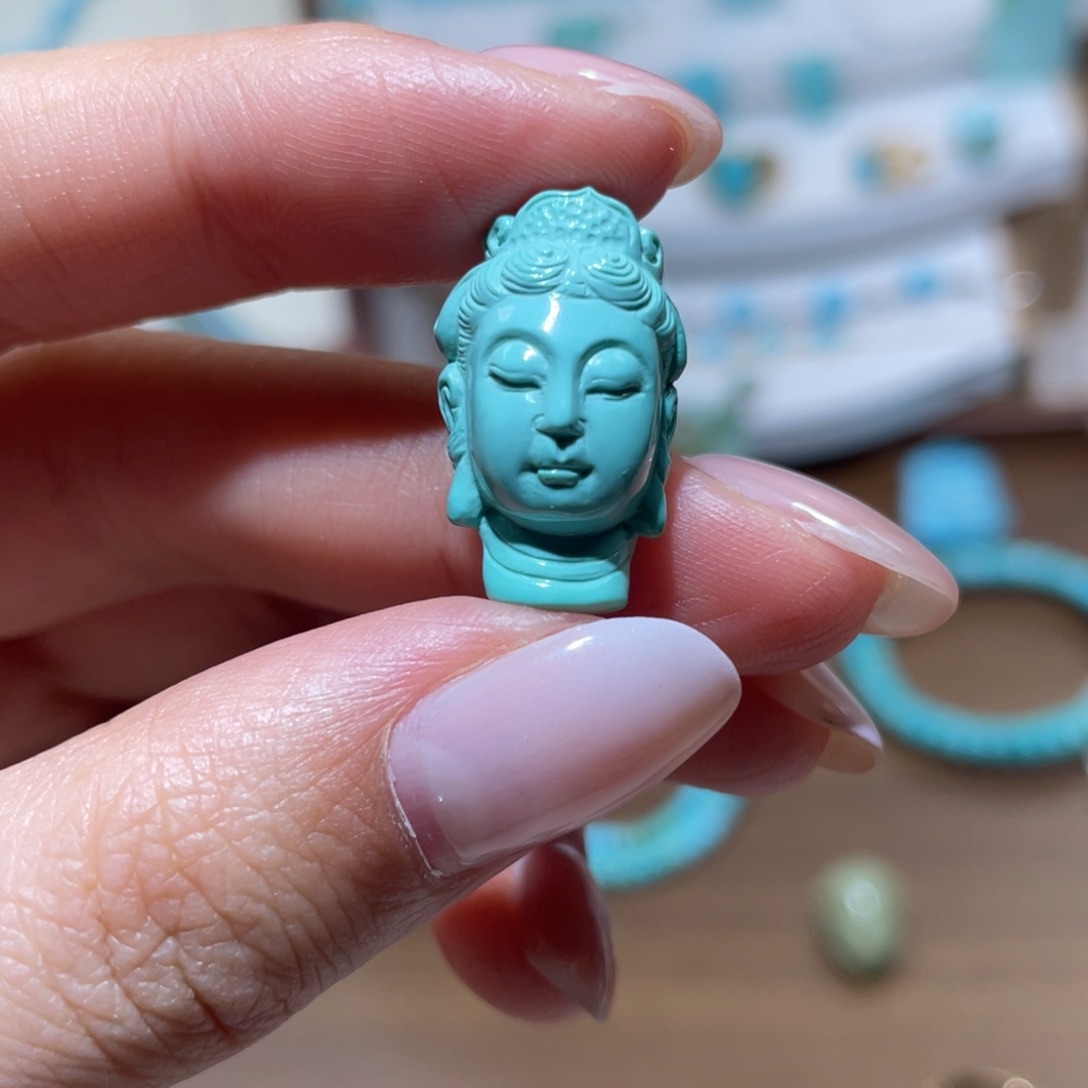 绿松石未镶嵌雕刻观音