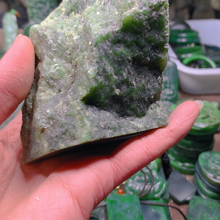 和田玉（碧玉）未镶嵌珠宝奇石
