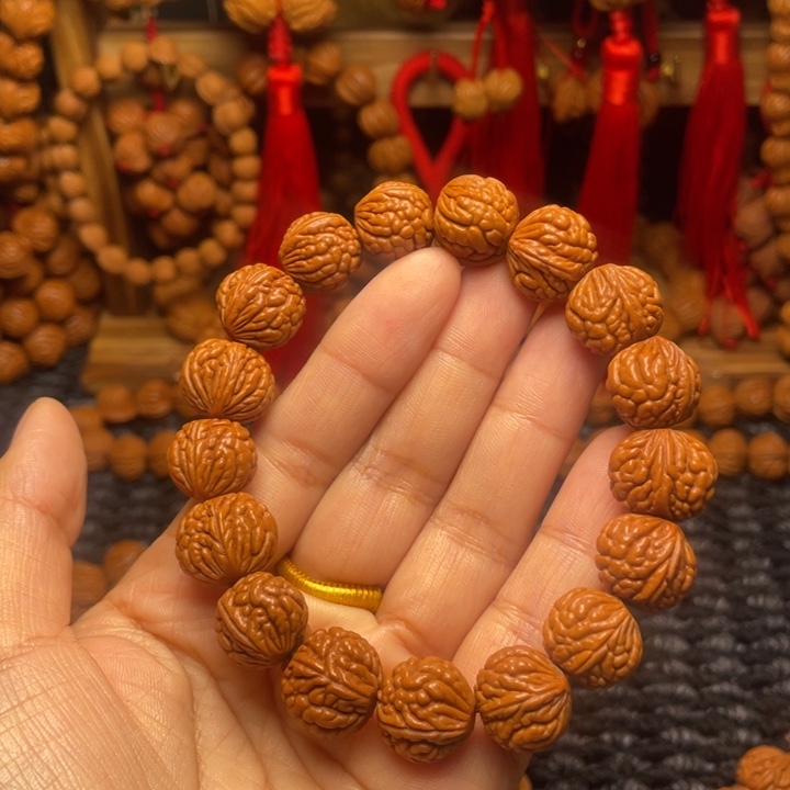 木质类龙纹桃枭挂件