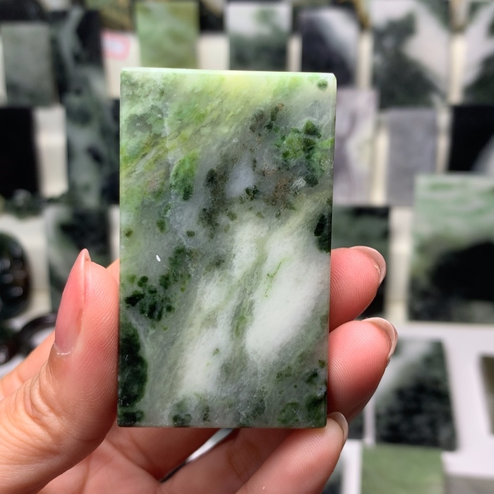 独山玉颈饰未镶嵌