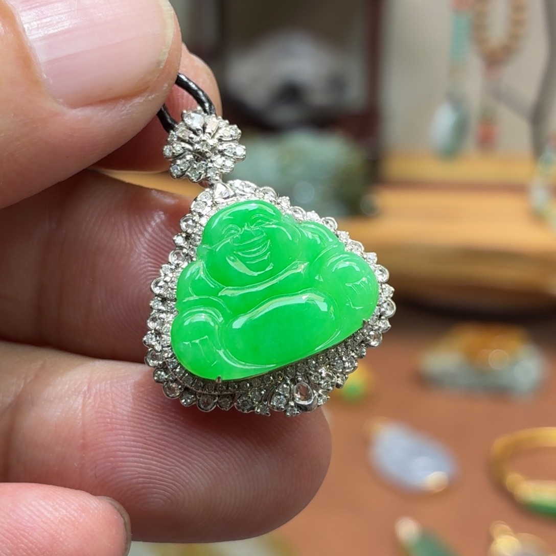 翡翠18K金镶嵌颈饰