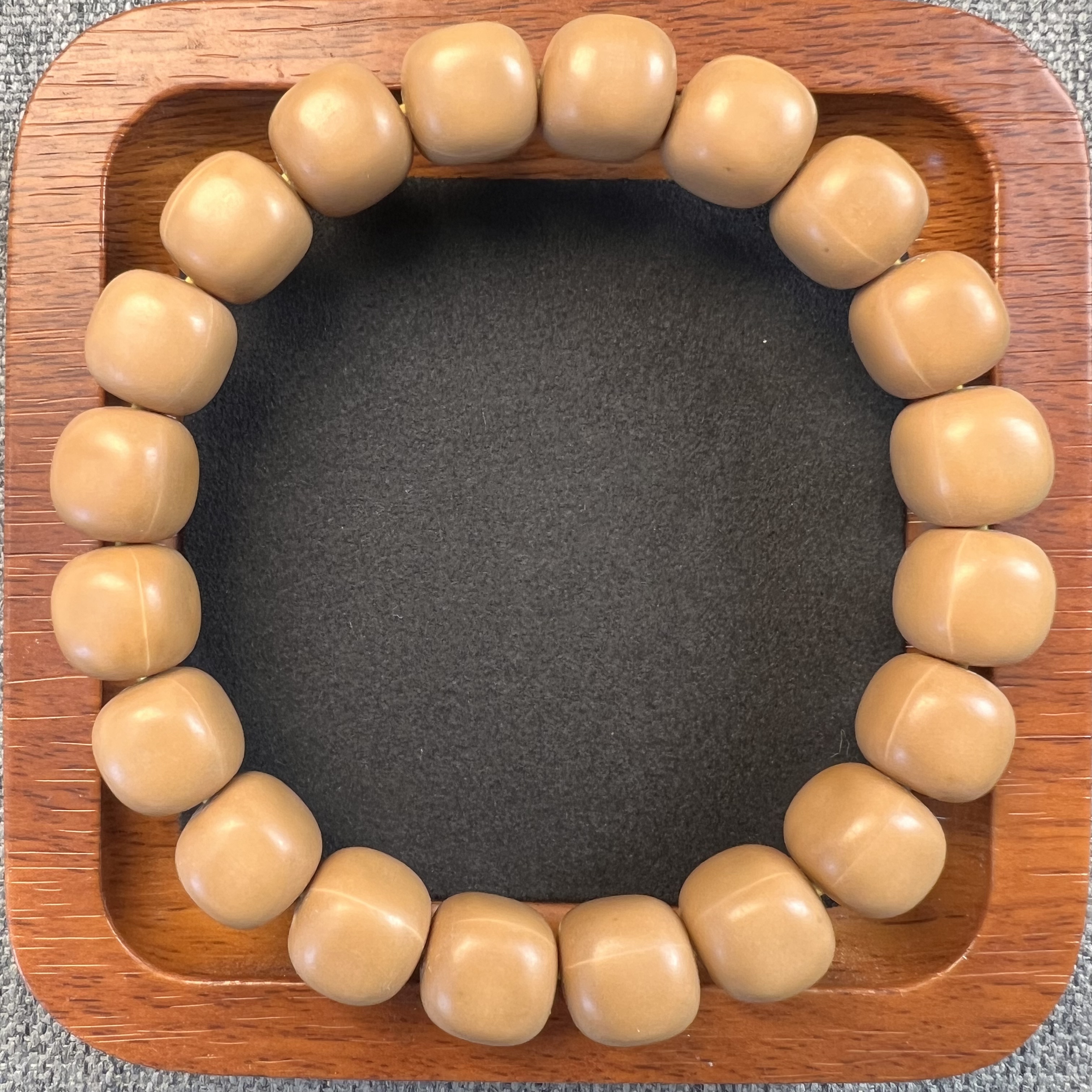 猴头手串微微瑕龙炎方糖12mm左右